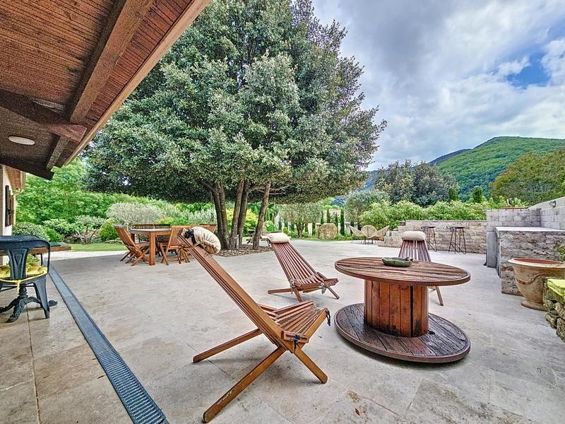 Maison - 220 m² - 7 pièces