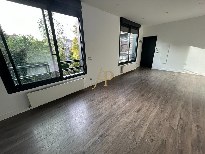 Appartement - 85 m² - 5 pièces