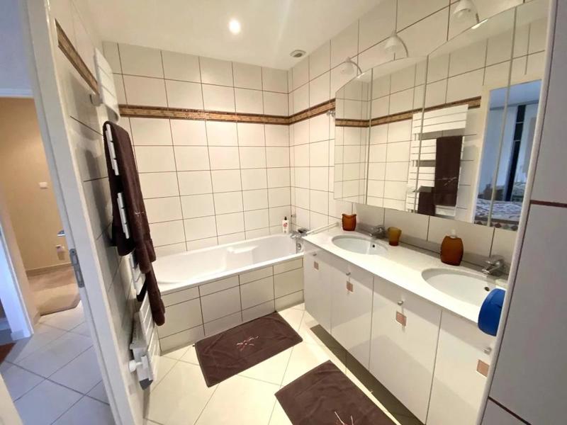 Propriété - 240 m² - 6 pièces