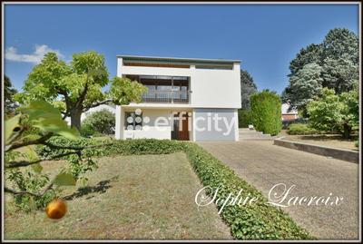 Maison - 93 m² - 5 pièces