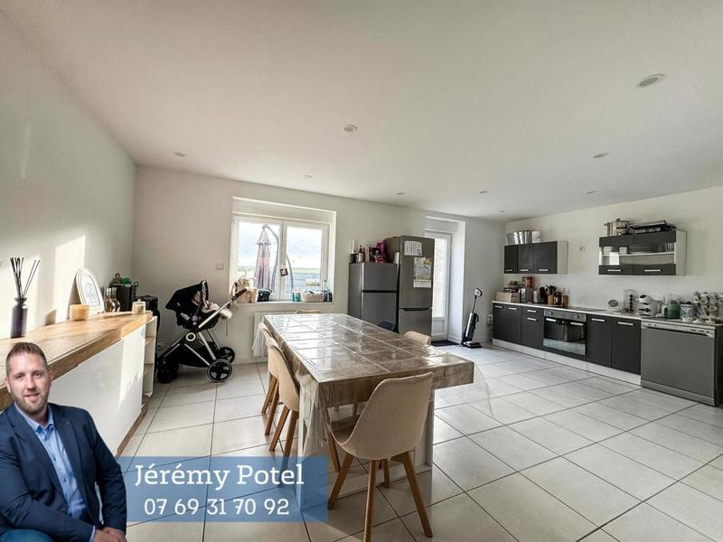 Maison - 99 m² - 5 pièces