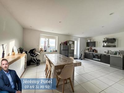 Maison - 99 m² - 5 pièces