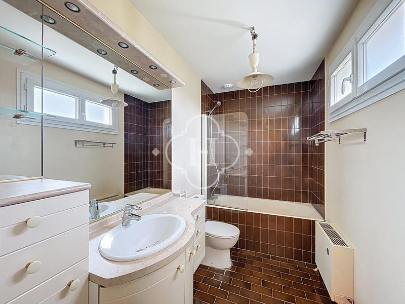 Maison - 195 m² - 7 pièces