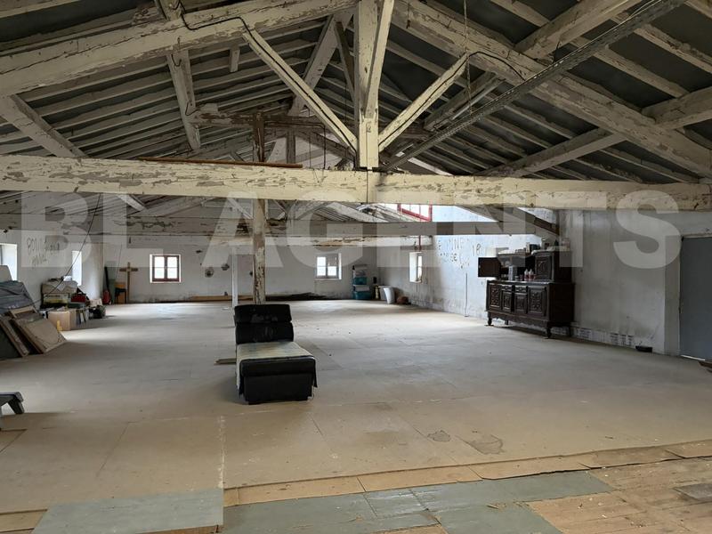 Moulin - 300 m² - 6 pièces