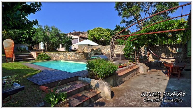 Villa - 232 m² - 6 pièces