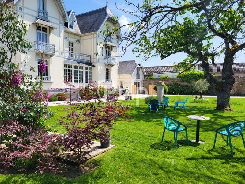 Maison de maîtres - 390 m² - 12 pièces