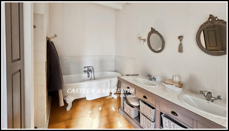 Maison en pierre - 200 m² - 5 pièces