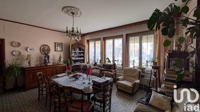 Maison - 210 m² - 8 pièces