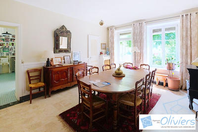 Maison - 413 m² - 11 pièces