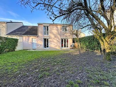 Maison traditionnelle - 100 m² - 5 pièces