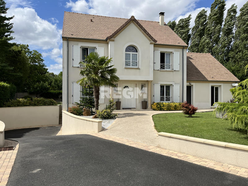 Maison - 215 m² - 8 pièces