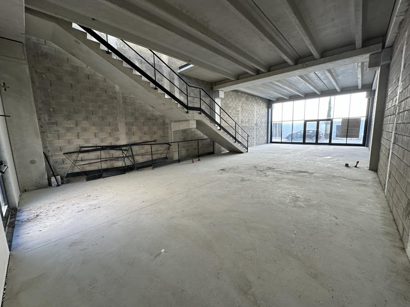 Local d'activités - 290 m²