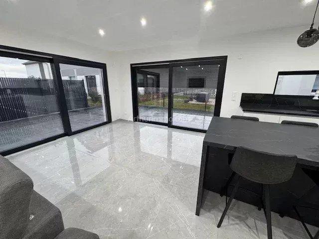 Maison - 136 m² - 7 pièces