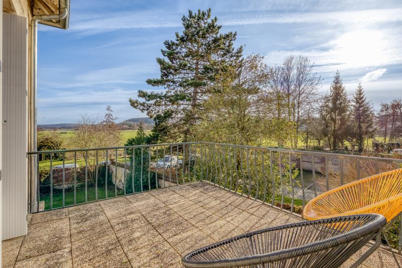 Maison - 327 m² - 10 pièces