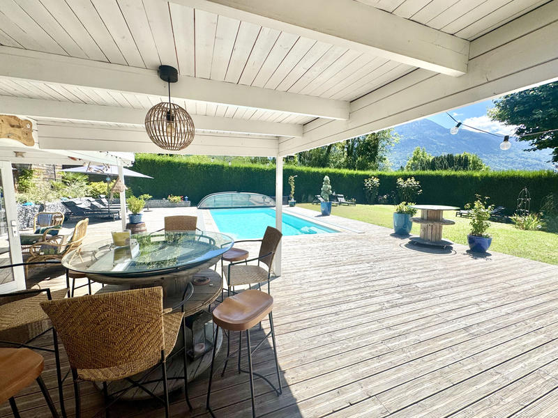 Propriété - 446 m² - 12 pièces