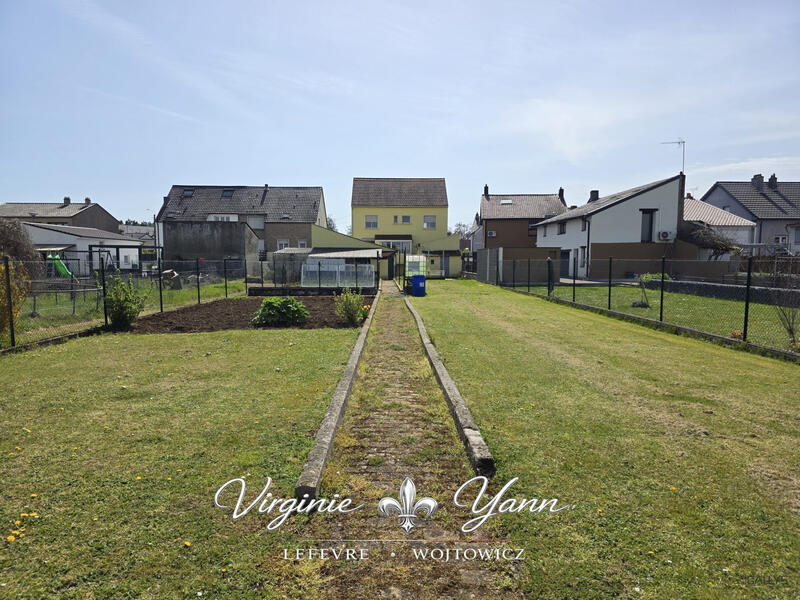 Maison - 180 m² - 8 pièces