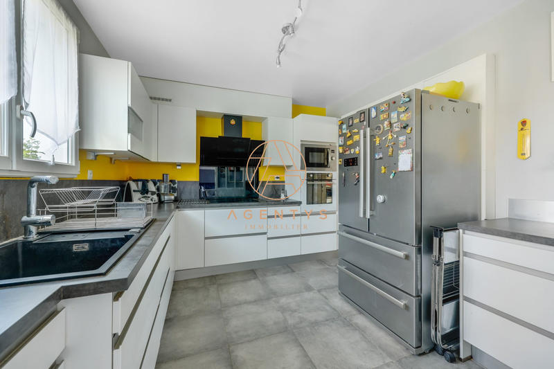 Maison - 175 m² - 8 pièces