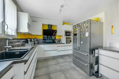 Maison - 175 m² - 8 pièces