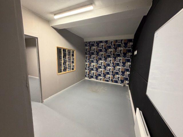 Local d'activités - 224 m² - 4 pièces