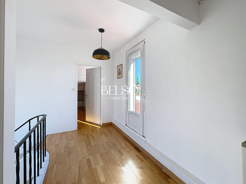 Villa - 220 m² - 5 pièces