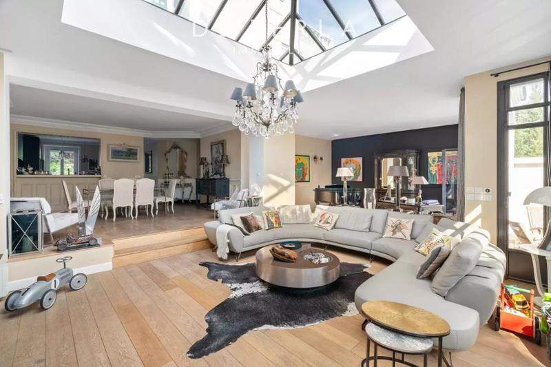 Villa - 370 m² - 12 pièces