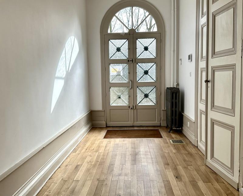 Maison - 330 m² - 10 pièces