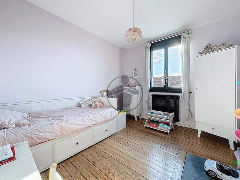 Maison - 277 m² - 8 pièces