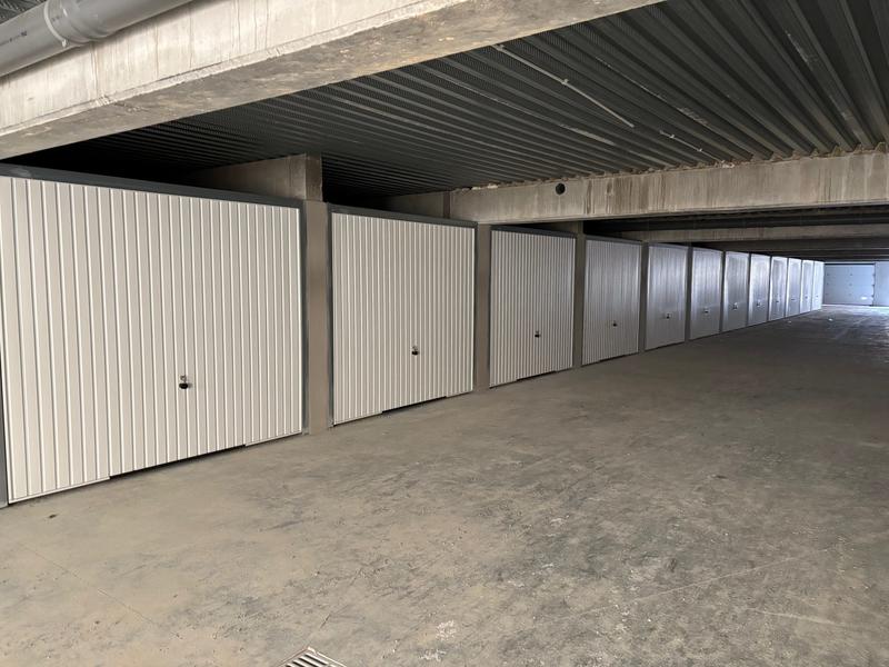 Parking / Garage - 450 m²