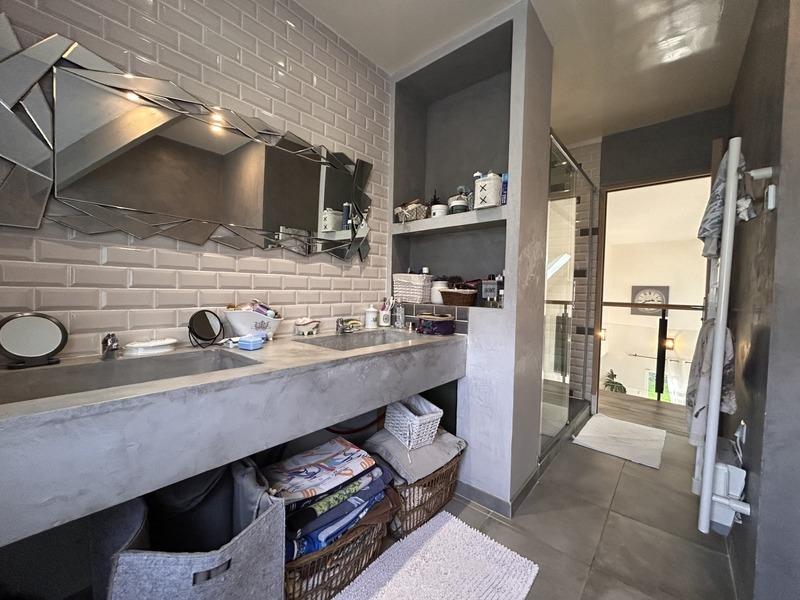 Pavillon - 181 m² - 7 pièces