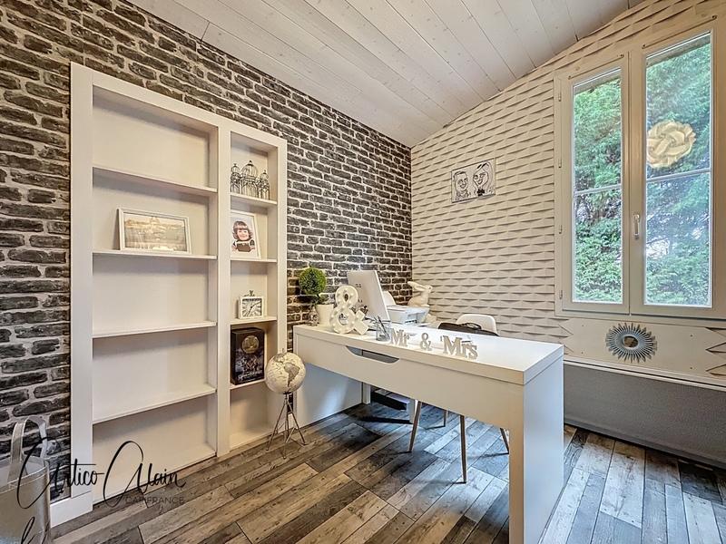 Maison - 271 m² - 9 pièces