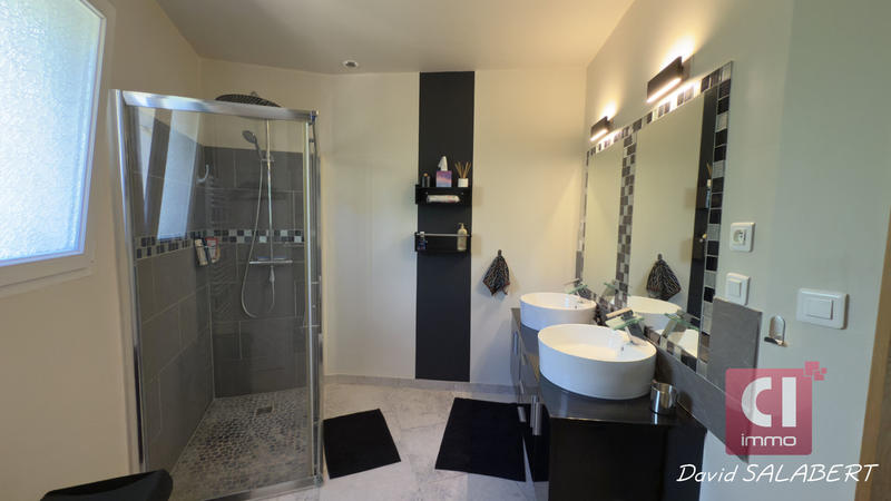 Maison - 188 m² - 8 pièces