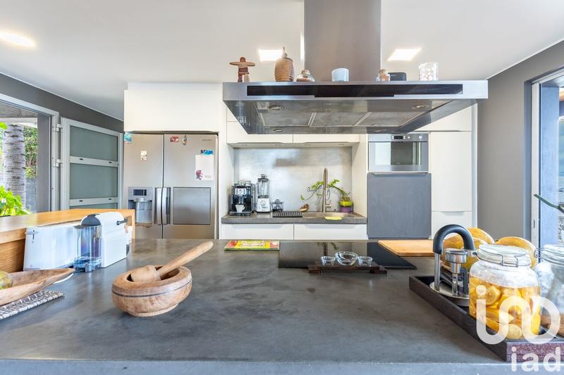 Maison - 274 m² - 8 pièces