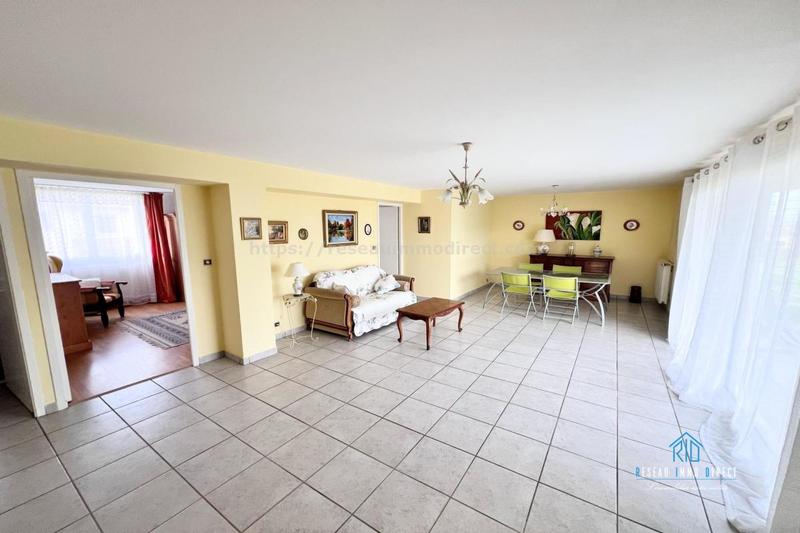 Maison traditionnelle - 222 m² - 7 pièces