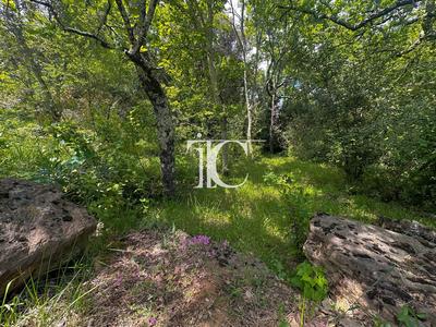 Terrain constructible - 1 040 m²