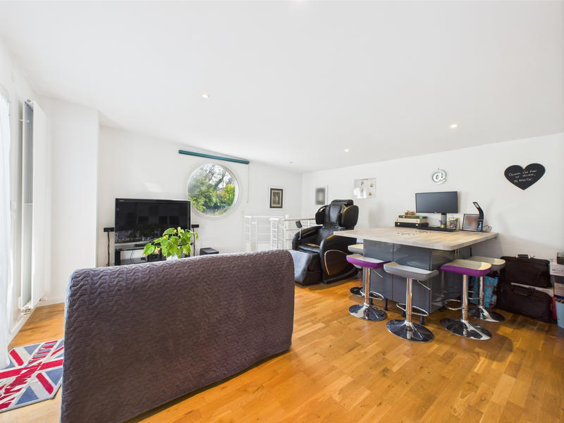 Maison - 203 m² - 8 pièces