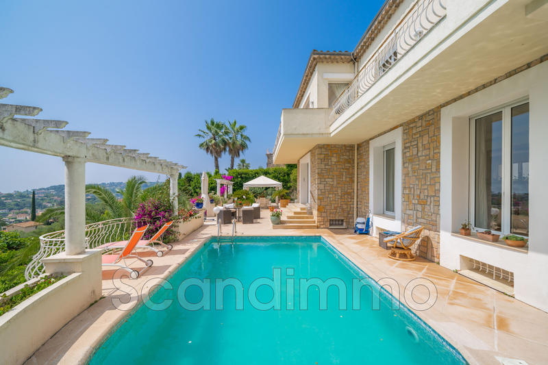 Maison - 225 m² - 6 pièces