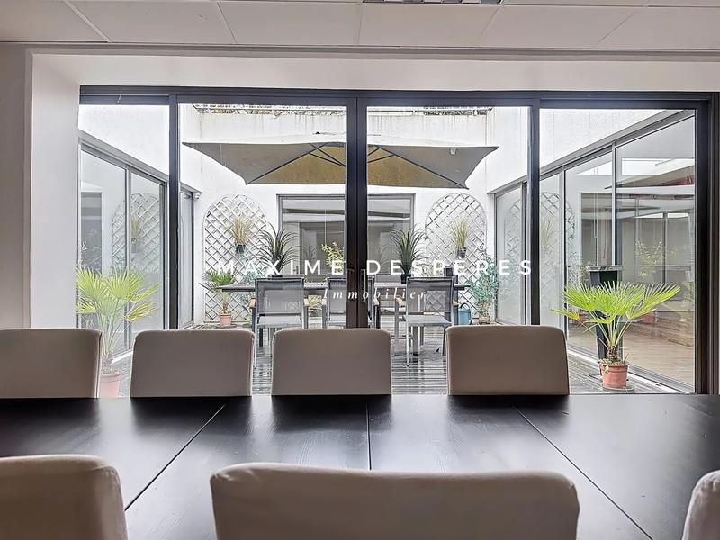 Loft - 325 m² - 6 pièces