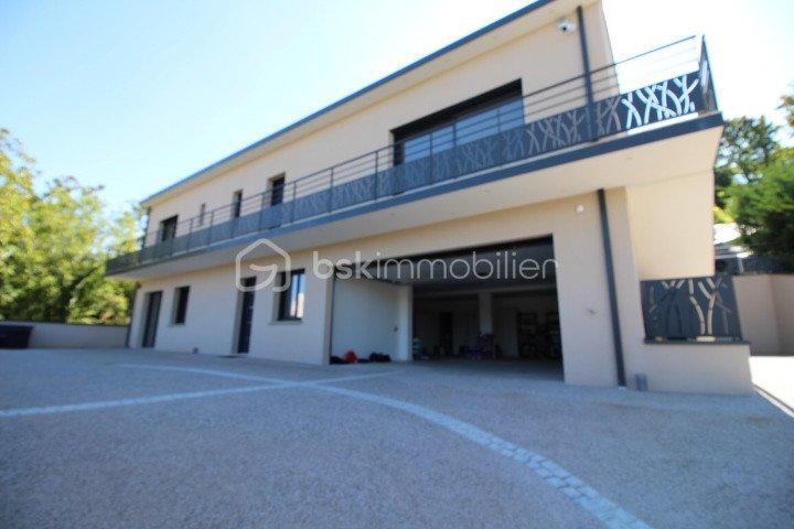 Maison - 243 m² - 7 pièces