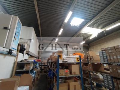 Entrepôt - 705 m²