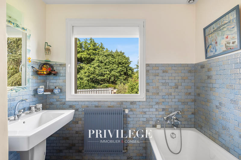 Maison - 200 m² - 6 pièces