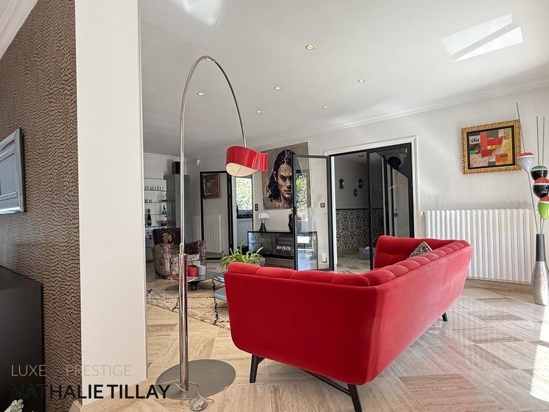 Maison - 284 m² - 9 pièces