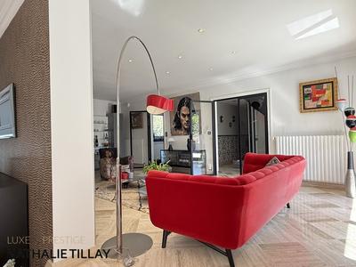 Maison - 284 m² - 9 pièces