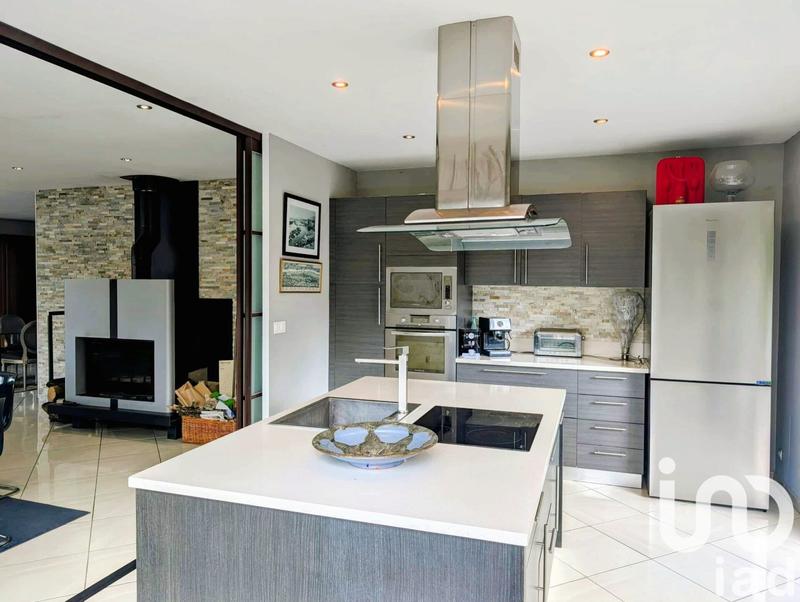 Maison - 230 m² - 8 pièces