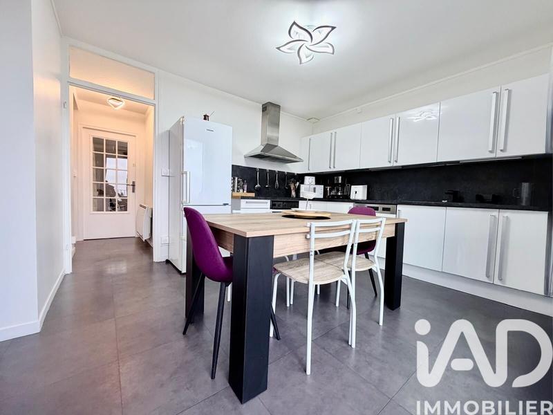 Maison - 220 m² - 10 pièces