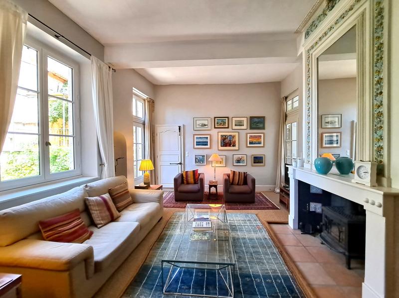 Maison - 554 m² - 13 pièces