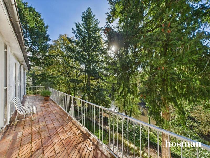 Maison - 166 m² - 8 pièces