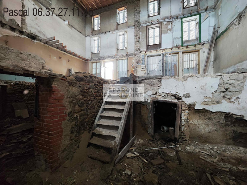 Immeuble - 300 m² - 1 pièce