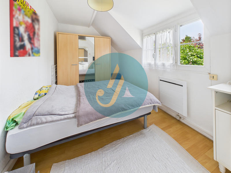 Maison - 198 m² - 11 pièces