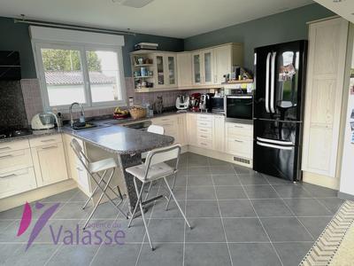 Maison traditionnelle - 162 m² - 6 pièces