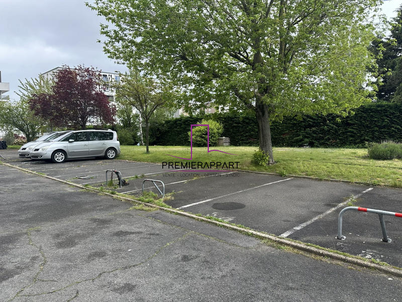 Parking / Garage - 12 m²